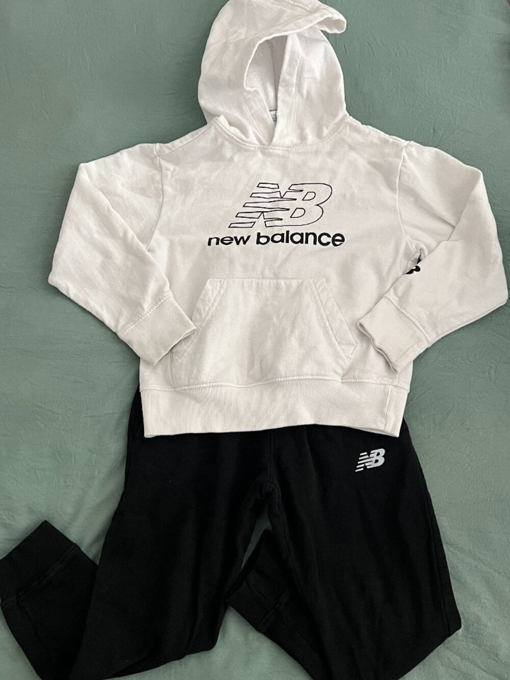 New Balance Kids Hoodie Jogger Set 5/6 Black White Logo Athleisure Streetwear